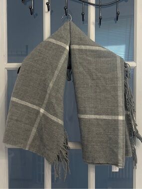 J. CREW Women’s Gray & White Plaid Blanket Scarf One Size NEW